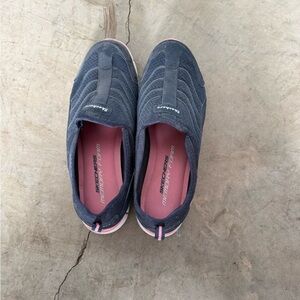 Skechers Women's Gray and Pink Quilted Slip-On Sneakers